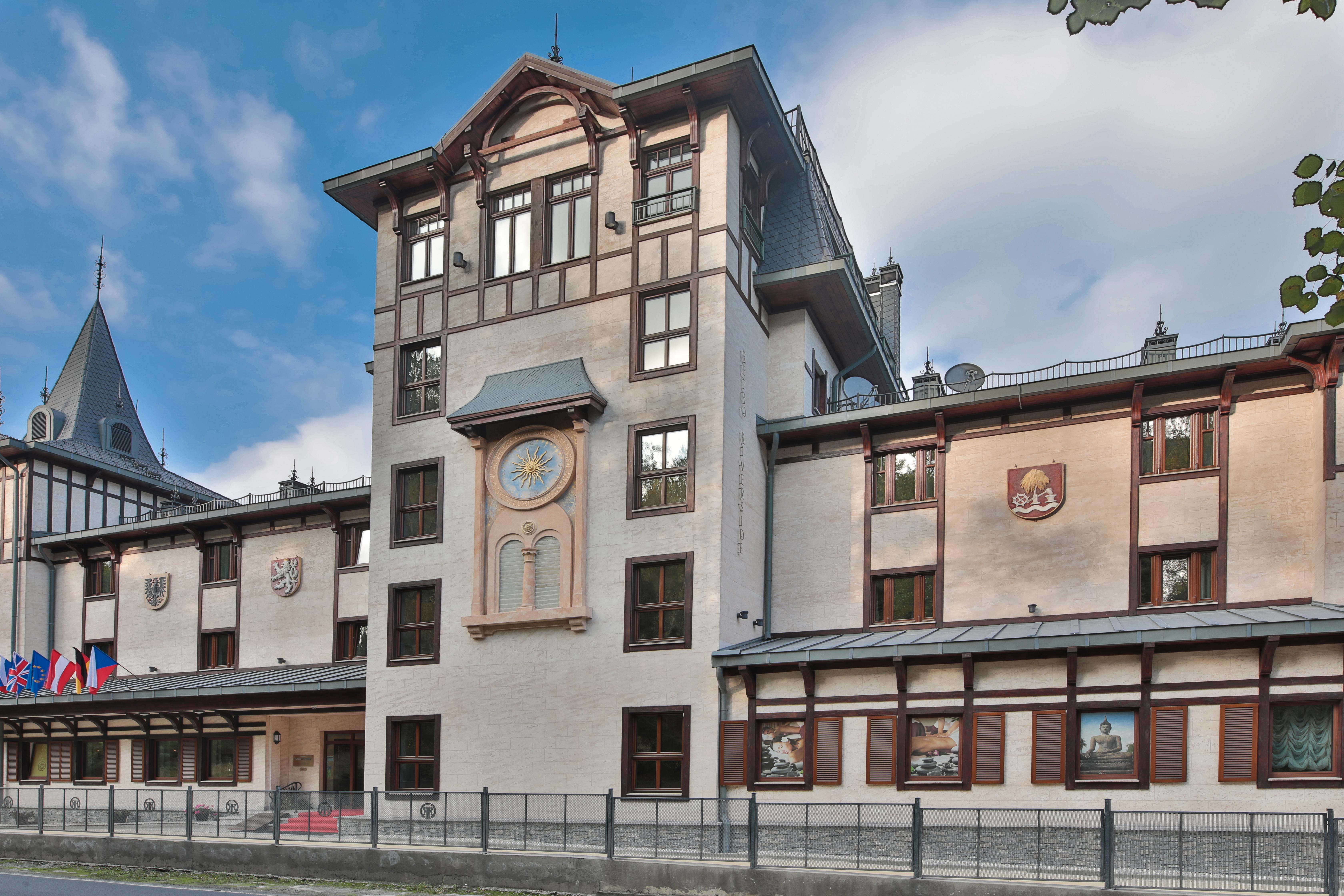 Retro Riverside Wellness Resort Karlovy Vary Exterior foto